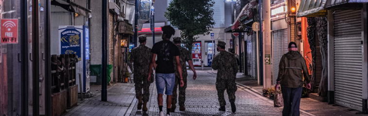 横須賀のどぶ板通り