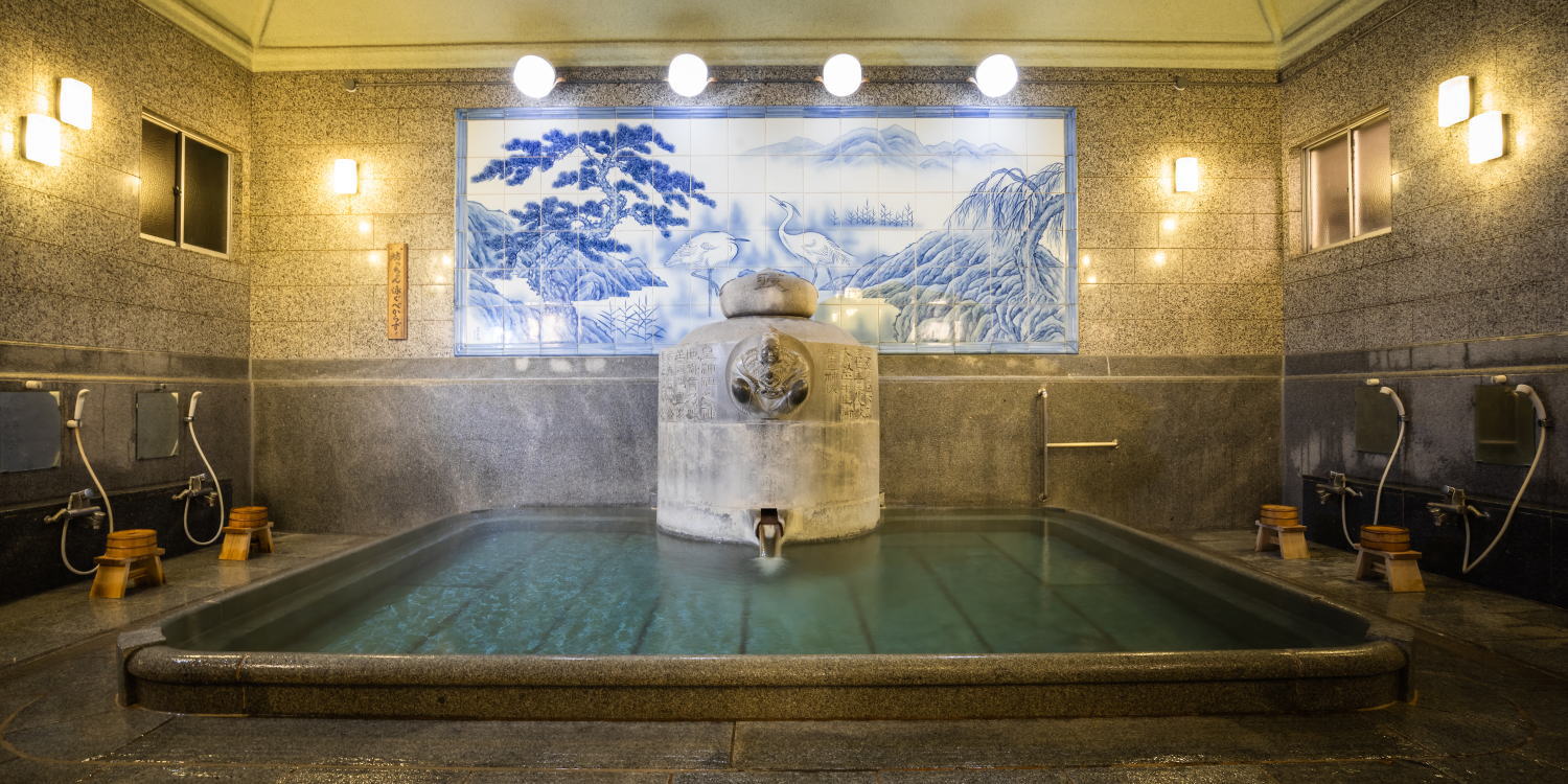 神の湯浴室(西)
