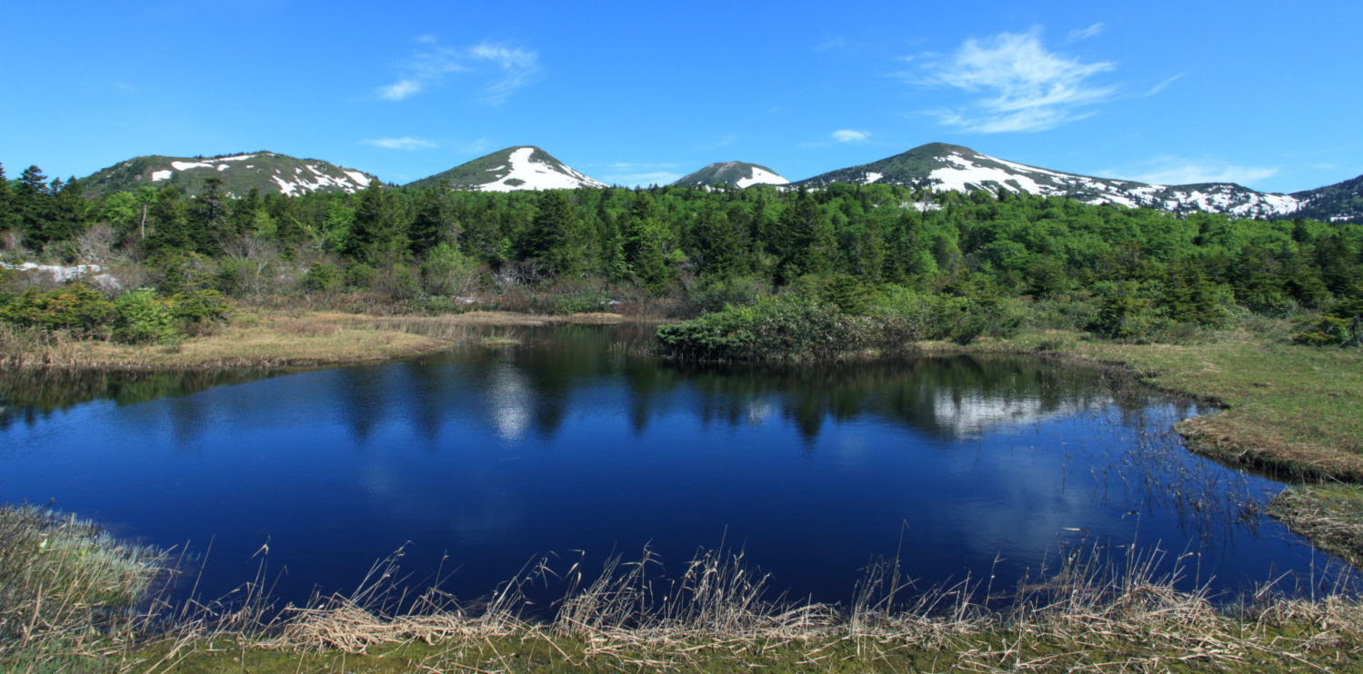 残雪の八甲田連峰